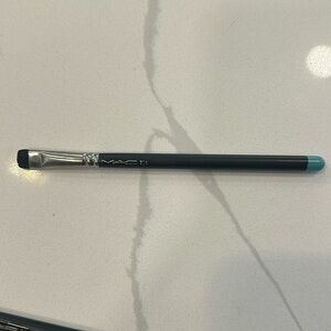 Authentic Mac 214 short shader brush (discontinued)